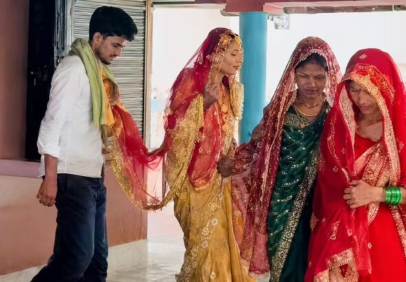 Marriage Video: Three sisters allegedly marrying the same groom at Chamunda Temple in Amroha as sparks controversy.
