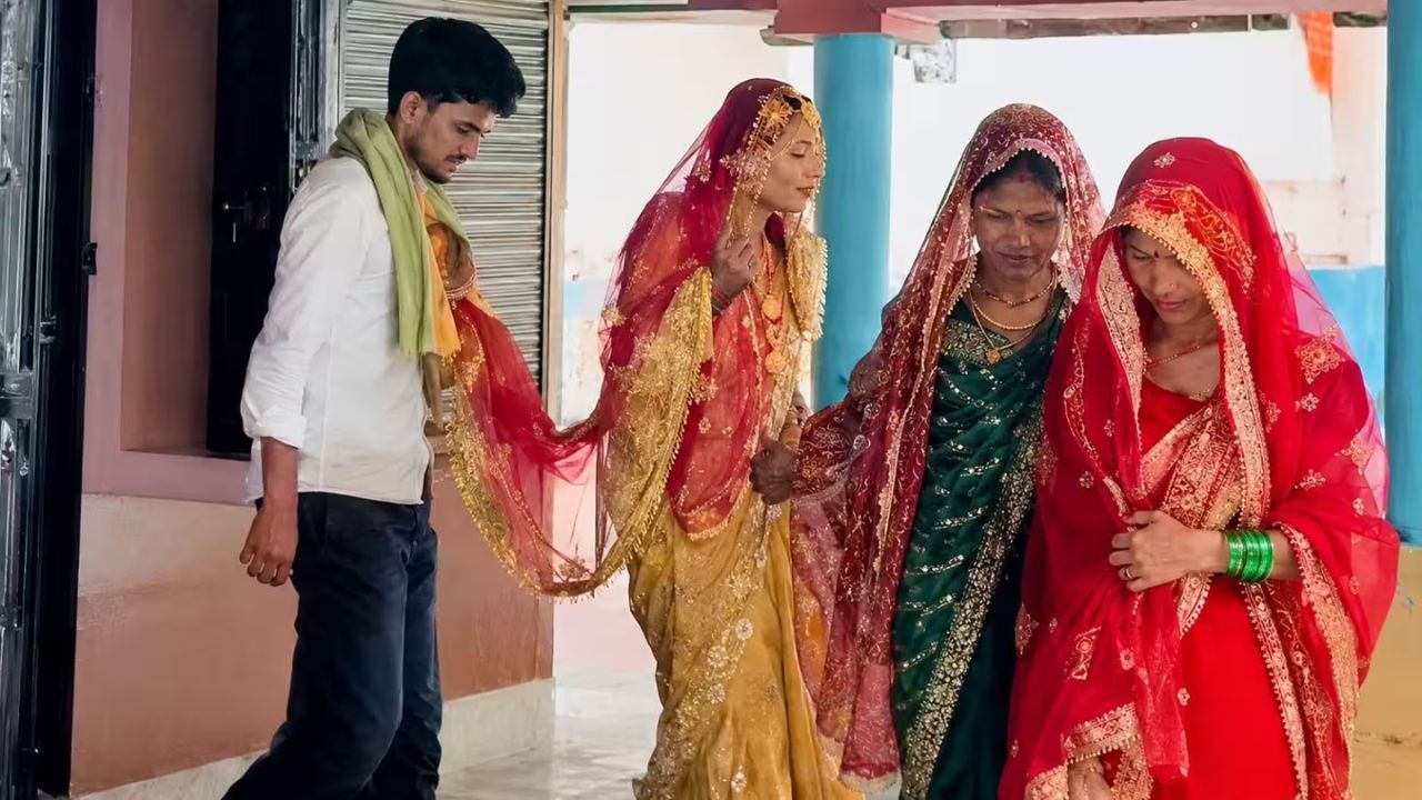 Marriage Video: Three sisters allegedly marrying the same groom at Chamunda Temple in Amroha as sparks controversy.