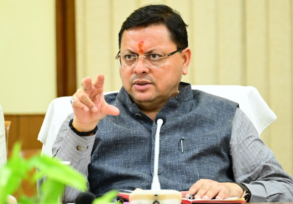 CM Helpline 1905: Uttarakhand CM Pushkar Singh Dhami reviewing CM Helpline 1905 public grievance system with senior officials