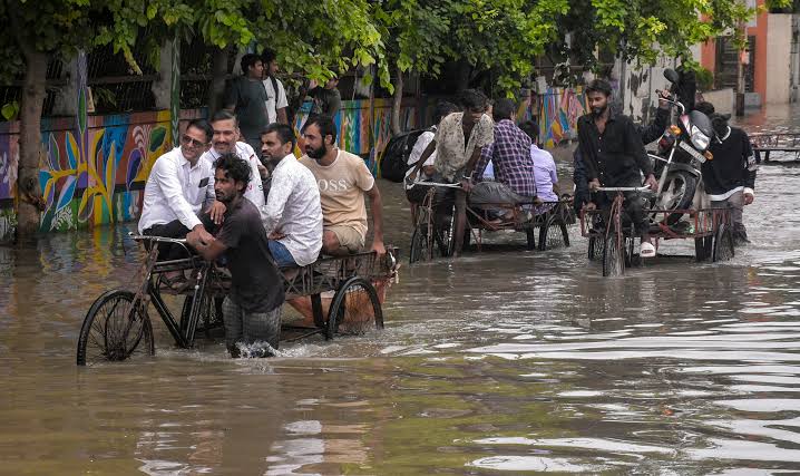 Gujarat Rain News: Rescue teams evacuating flood-affected residents during heavy rainfall in Gujarat as severe flooding disrupts roads.