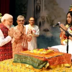 Devkinandan Thakur USA Yatra : Devkinandan Thakur addressing devotees during Shrimad Bhagwat Katha on his USA Yatra from Boston to Chicago in August 2026.