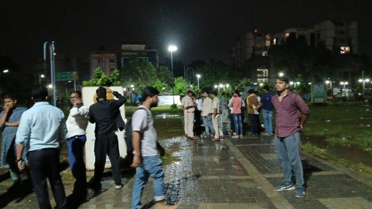 Jharkhand Student Protest at Jaipal Singh Munda Stadium in Ranchi despite heavy rain, demanding a CBI investigation