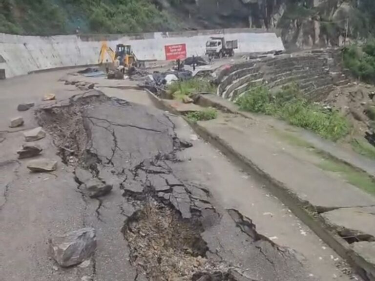 Kedarnath Highway landslide near Rampur Market in Rudraprayag threatening nearby buildings