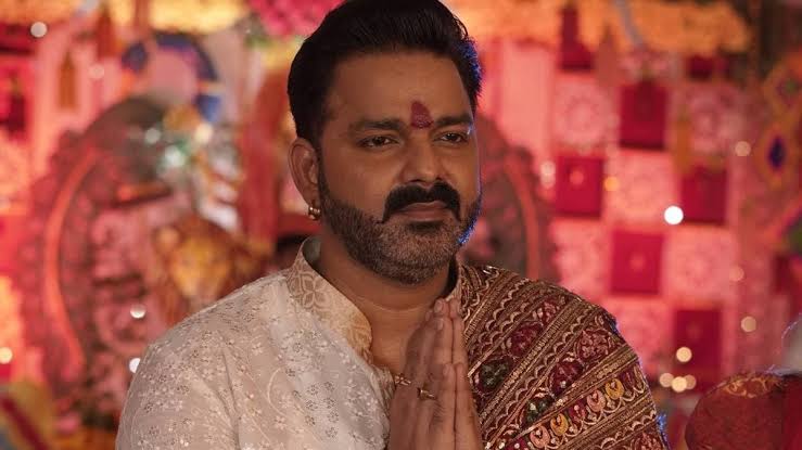 Pawan Singh and Jannat Zubair dancing together on Bhojpuri Bawal show