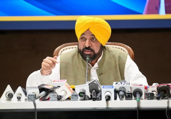 Bhagwant Mann addressing a public gathering in Jalandhar about Punjab free electricity scheme