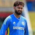 Rishabh Pant during IPL match as Wasim Jaffer advises him on captaincy