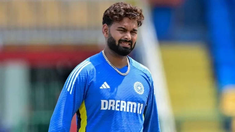 Rishabh Pant during IPL match as Wasim Jaffer advises him on captaincy