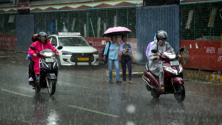 Uttarakhand Heavy Rain Alert in 5 districts with land subsidence in Chamoli