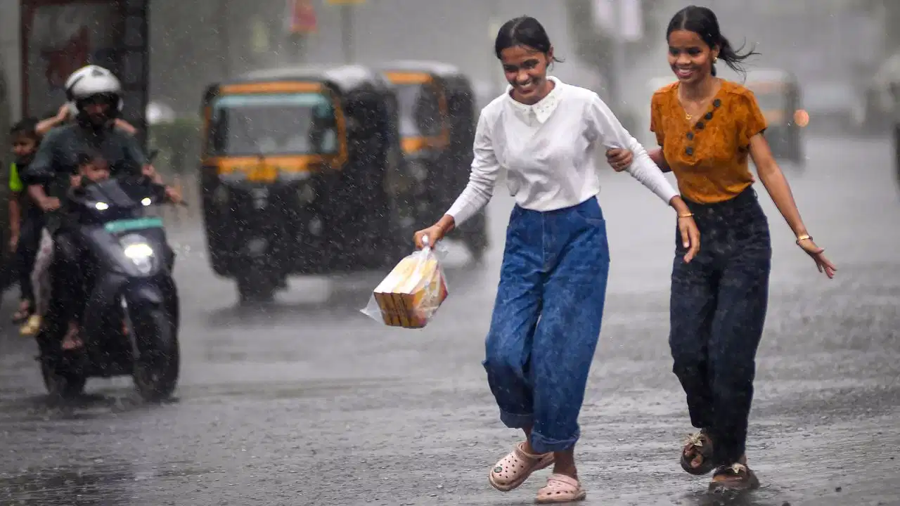 Aaj Ka Mausam heavy rain alert across Delhi, Uttar Pradesh and Uttarakhand