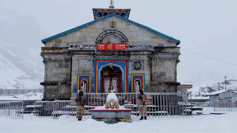 Char Dham Yatra affected by snowfall in Gangotri and heavy rain in Kedarnath