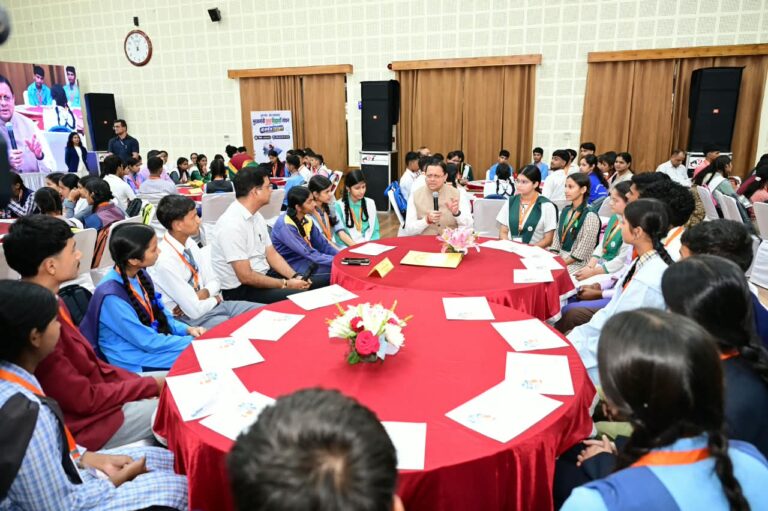Government school students receiving tablet purchase assistance through DBT in Uttarakhand