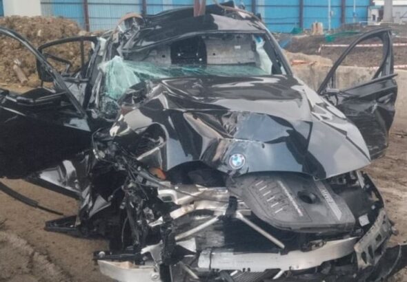Mumbai BMW Accident on Mumbai Coastal Road after BMW crash
