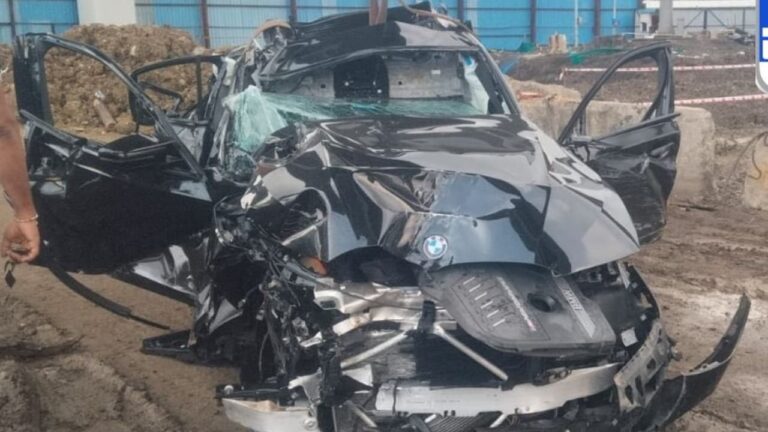 Mumbai BMW Accident on Mumbai Coastal Road after BMW crash