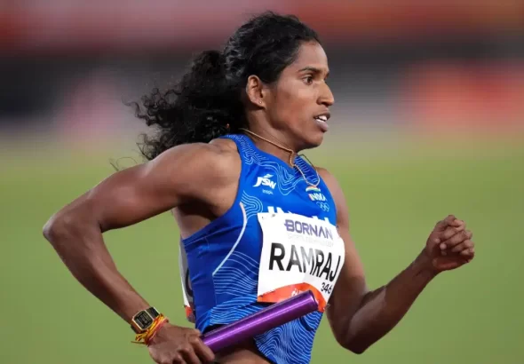 Vithya Ramraj celebrating after winning bronze in 400m hurdles at Asian Games 2026