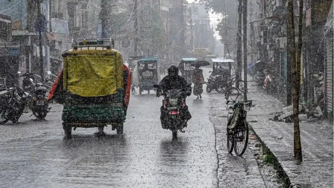 Weather Today heavy rain and thunderstorm alert across Delhi and several Indian states