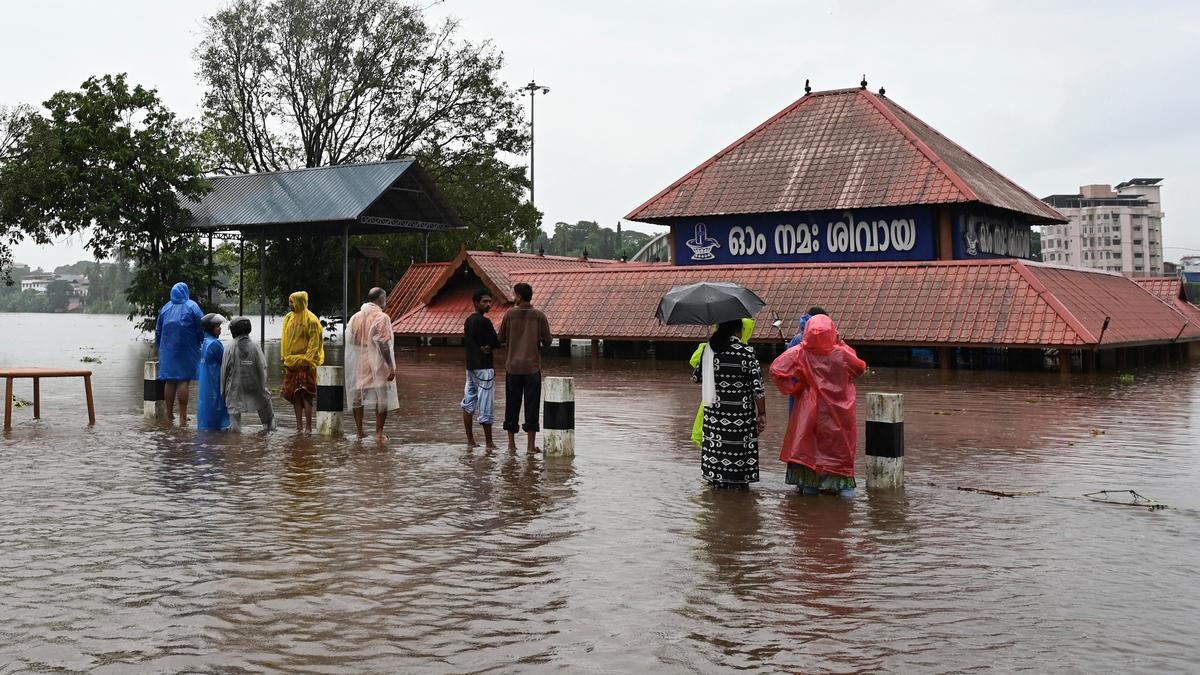Kerala Heavy Rain causes floods and landslides in multiple districts